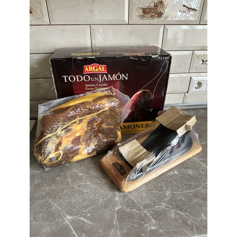 Хамон Argal Todo un Jamon з підставкою без кістки чисте мясов подарунковій упаковці, 3,75 кг Хамон Argal Todo un Jamon з підставкою без кістки чисте мясов подарунковій упаковці, 3,75 кг